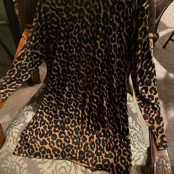 SOLD💕Leopard Cardigan💕 - Picture 2 of 2